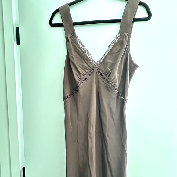 Reformation Provence Silk Dress - Available & Ready to ship! - Picture 2 of 7